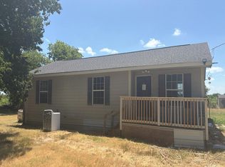246 S 2nd St E, Mount Calm, TX 76673