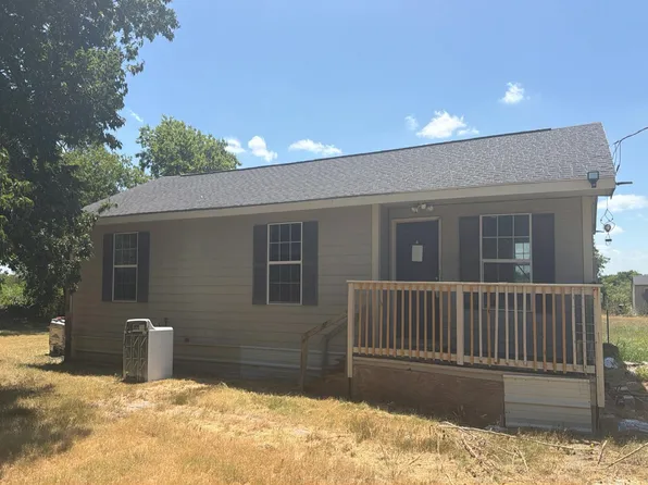 246 S 2nd St E, Mount Calm, TX 76673