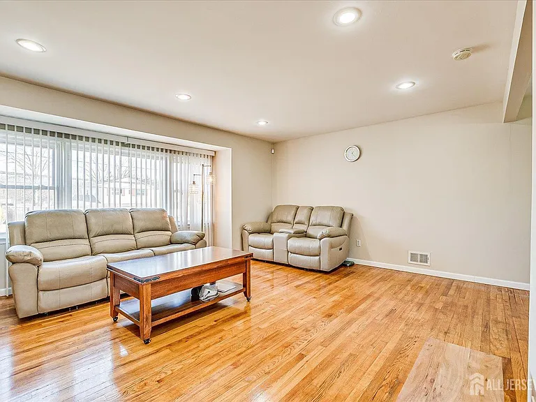 79 Beechwood Ave — Photo 5