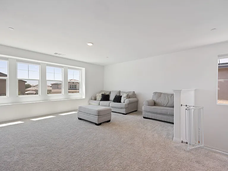 43864 Hampton St — Photo 13