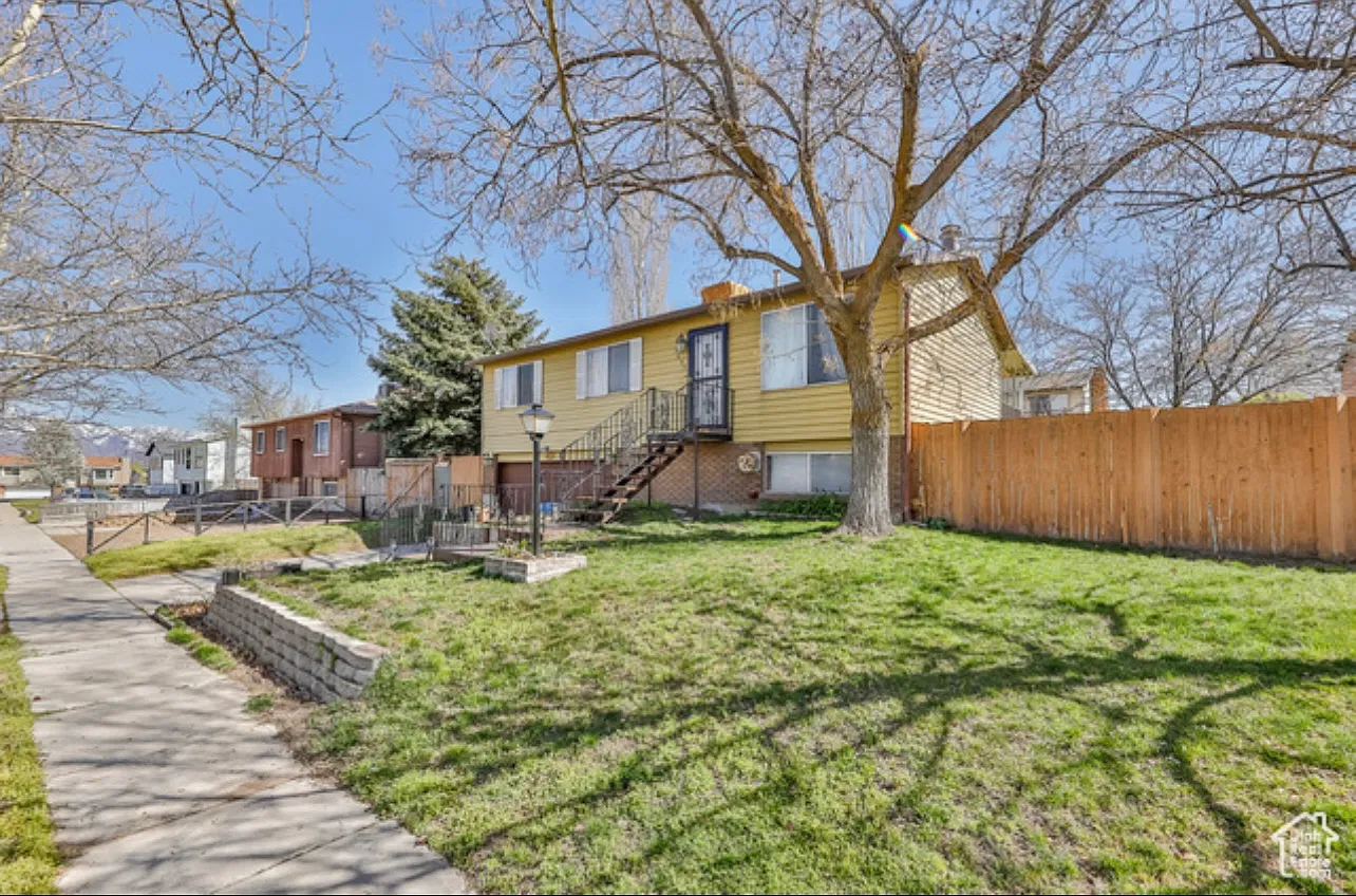 4 bed, 1320 sqft, $2,700 — Photo 2