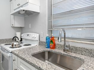 1 Bedroom, 1 Bath unit with outdoor amenities and walkability, Tampa, FL 33612