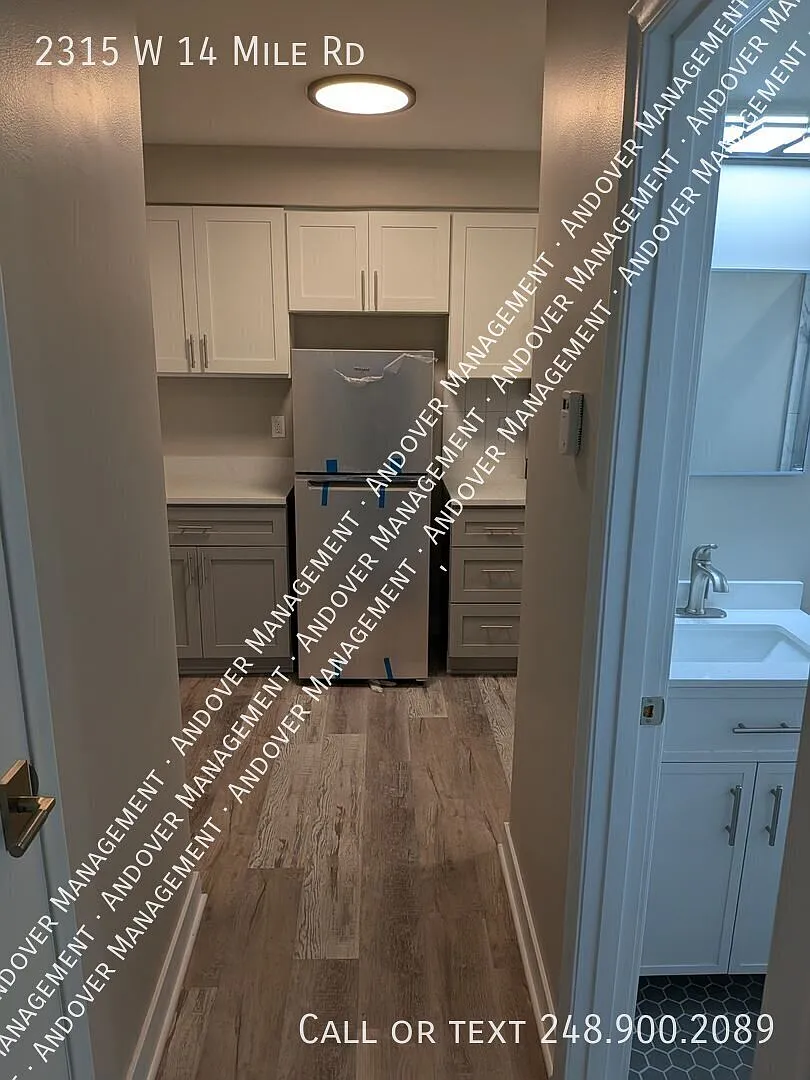 North Royal Oak - Fully Renovated 1 Bedroom — Photo 2