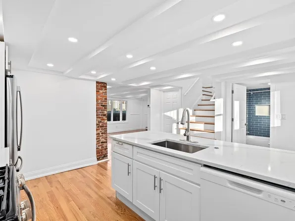 151 Hull St #1, Cohasset, MA 02025