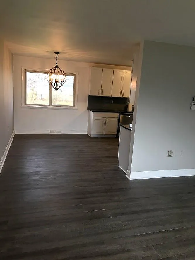 3 bed, 1.5 bath, 1502 sqft, $1,895 — Photo 2