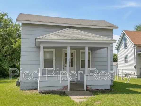 601 N Winnebago Ave, Freeport, IL 61032