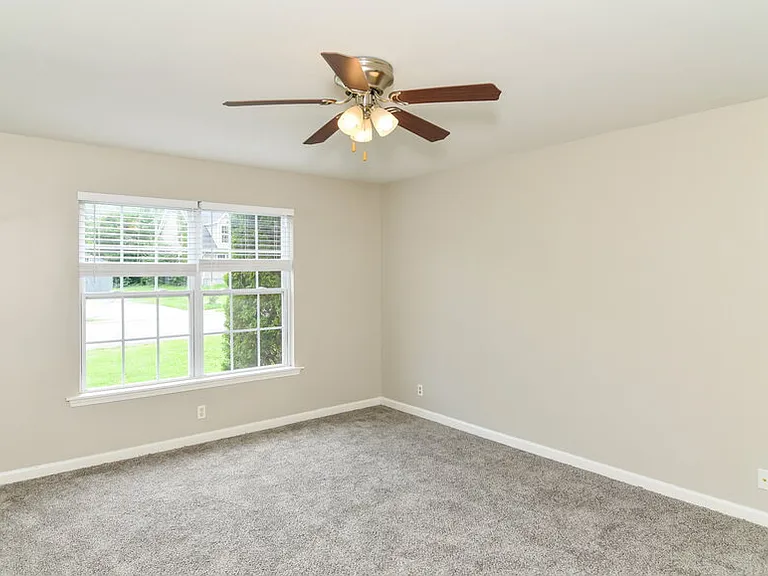 145 Lyndhurst Dr — Photo 10