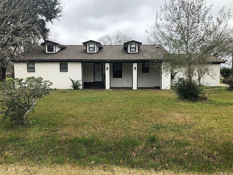 1st image of 211 Bennett Dr