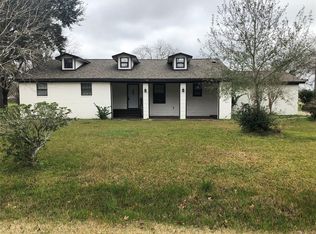 211 Bennett Dr, West Columbia, TX 77486