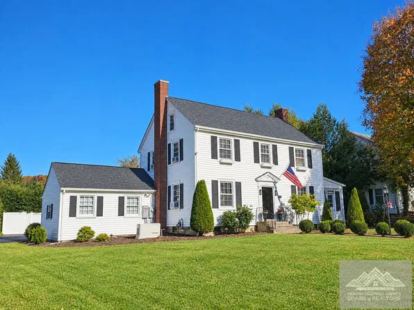 1003 Heatherwood Rd, Bluefield, WV 24701