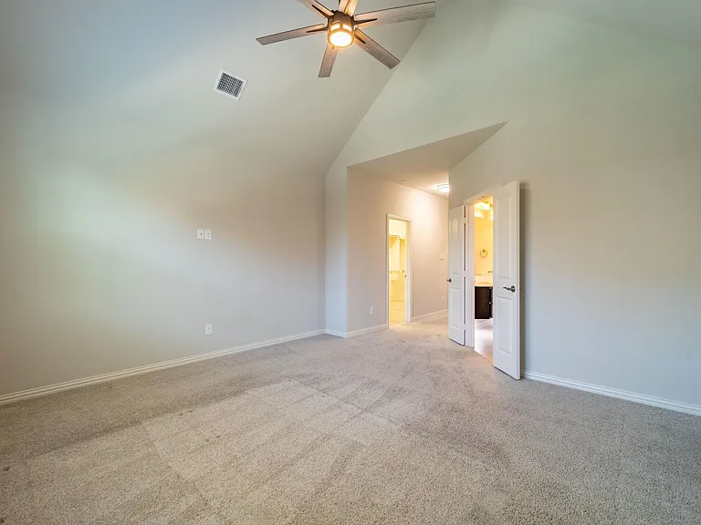 Beautiful 6-blade ceiling fan