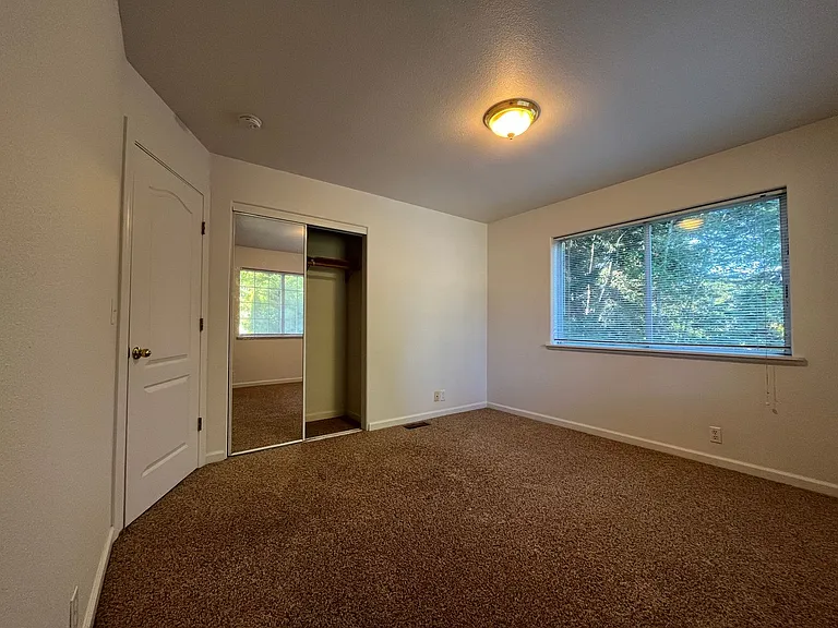 1146 Vista Dr — Photo 13