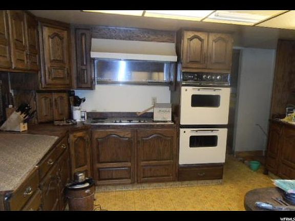 3rd image of 2062 W Champagne Cir