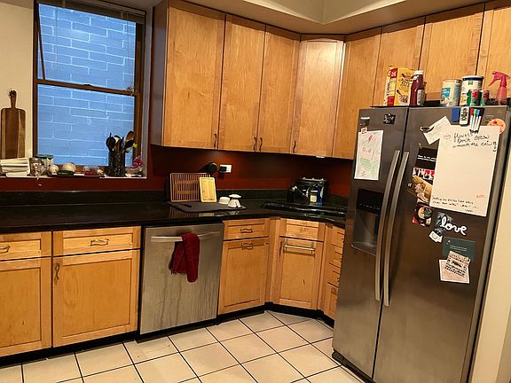 2nd image of 1427 N Leavitt St #1