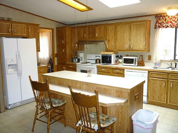 5th image of 19012 224th Avenue Ct E