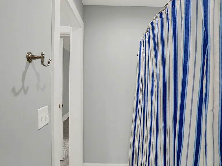 16893 Oak Manor Dr — Photo 53