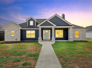 902 N Davis, West, TX 76691