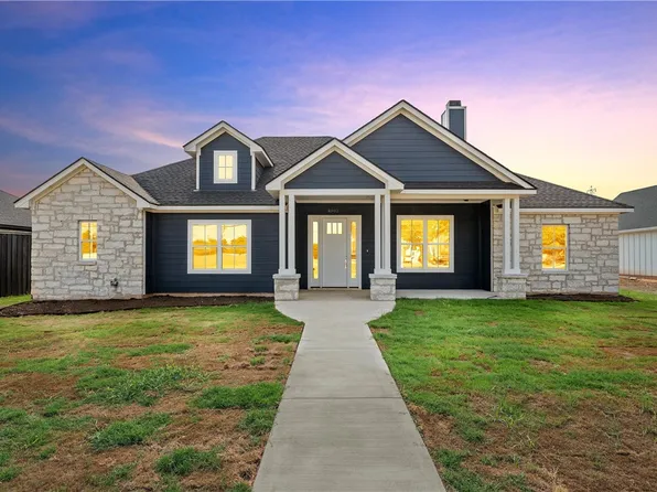902 N Davis, West, TX 76691
