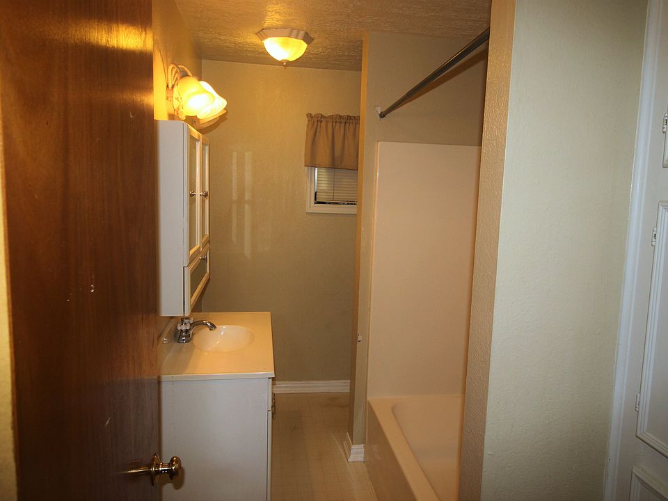 1st image of 901 16th Ave N