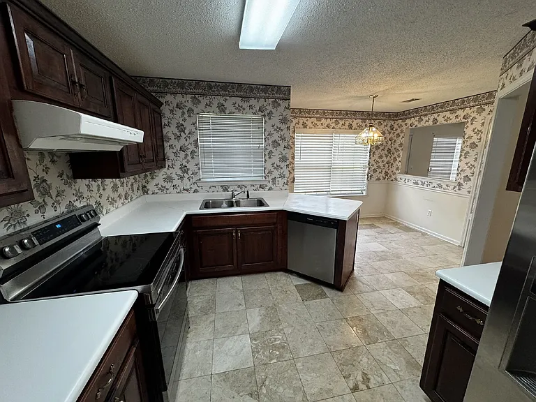 801 Hopeton Ct — Photo 7