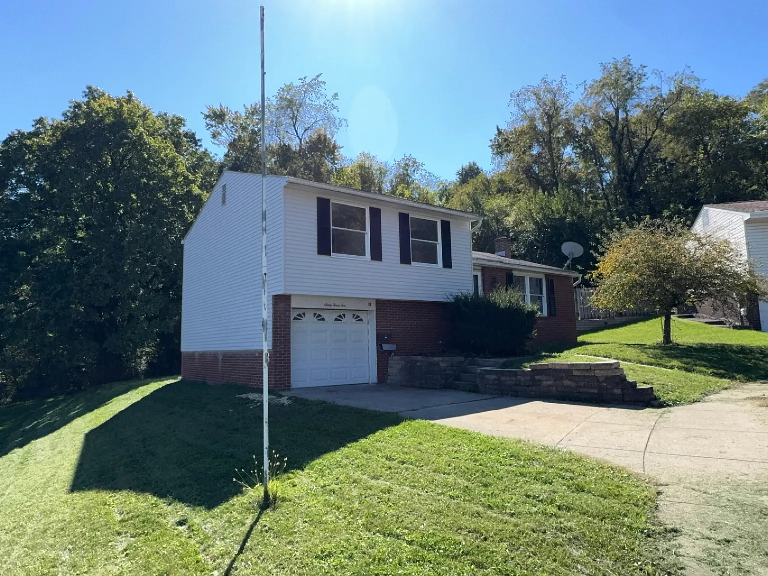3 bed, 2400 sqft, $1,750 — Photo 2