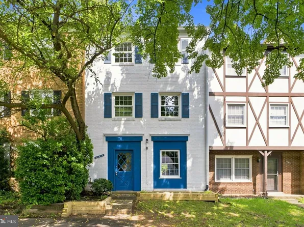 14814 Haymarket Ln, Centreville, VA 20120