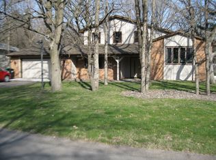 8305 Pleasant View Dr, Mounds View, MN 55112