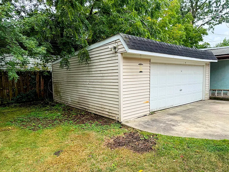 10806 Plymouth Ave — Photo 20