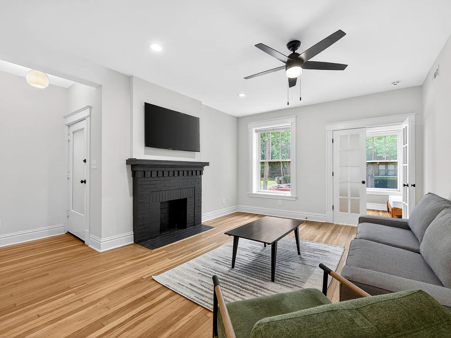 3 bed, 1550 sqft, $3,400 — Photo 2