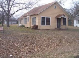 609 Burns St, Lexington, TX 78947