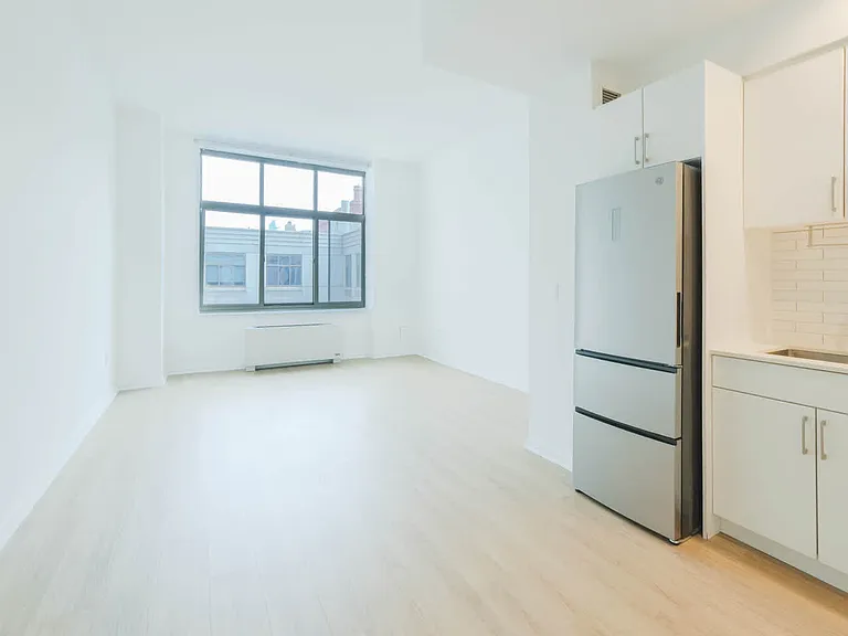 600 Washington St #209 — Photo 3