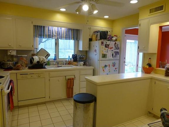 2nd image of 125 Hollydale Dr