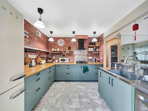 5th image of 27416 Rondell St