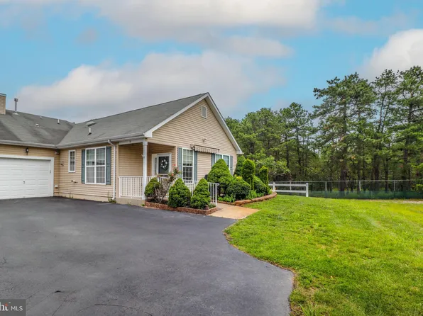 31 Walkabout Ct, Whiting, NJ 08759