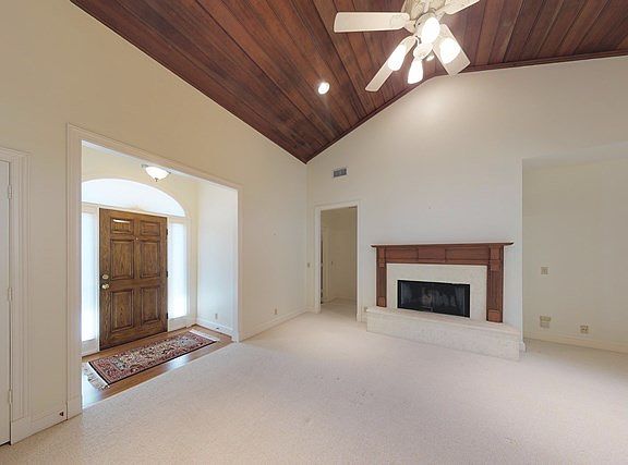 3rd image of 220 Villager Dr