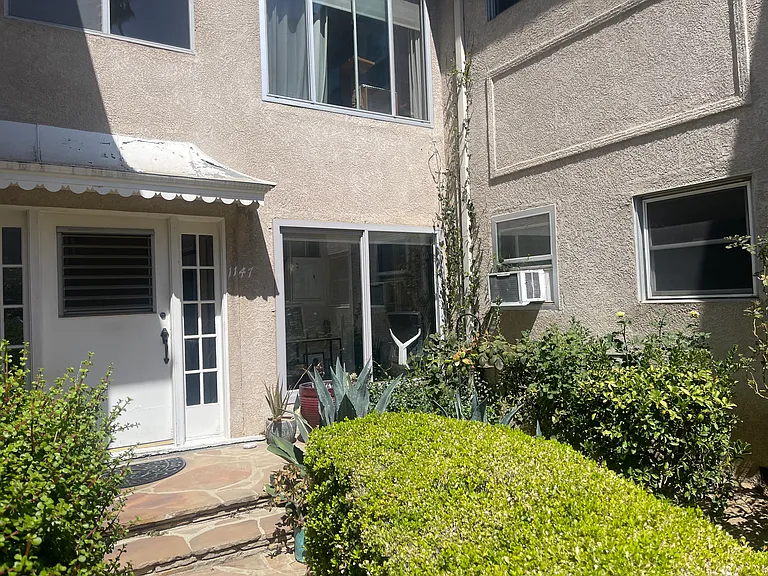 1147 S Westmoreland Ave #1 — Photo 7