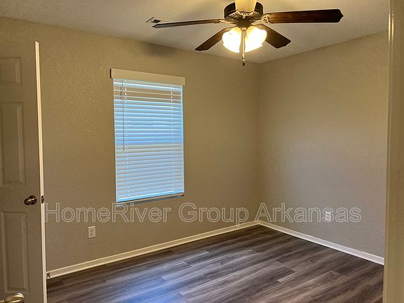 5th image of 1590 Edinburgh Dr