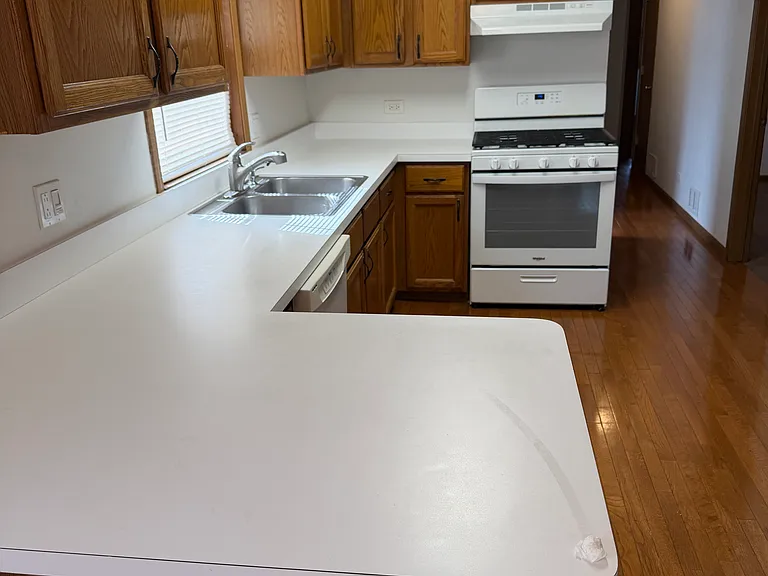453 W 37th St #2 — Photo 2