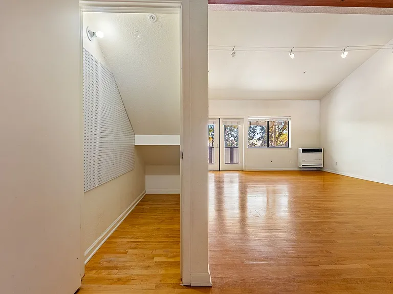 2074-2078 Parker Street - Residential — Photo 25