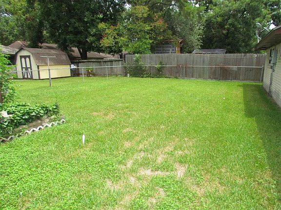 3rd image of 3811 Debeney Dr