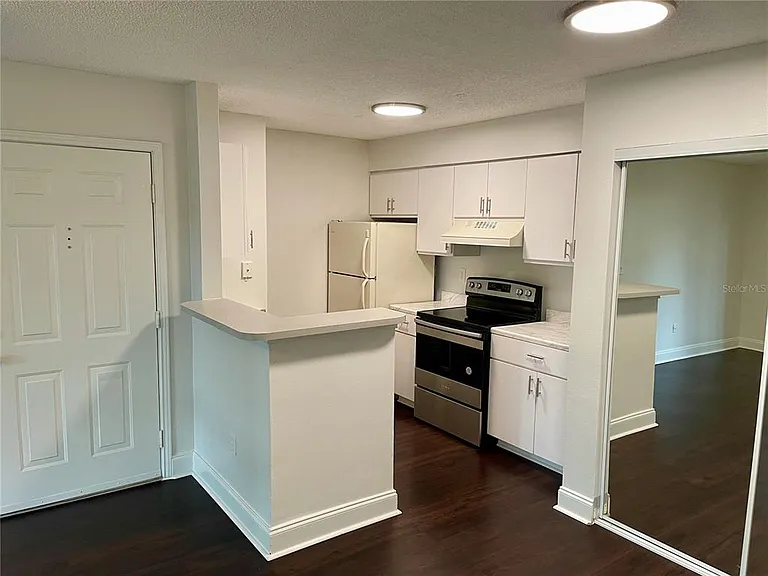2521 Grassy Point Dr #101 — Photo 14