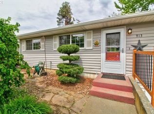 913 E 19th St, The Dalles, OR