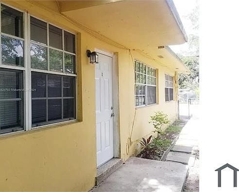 1st image of 522 NW 13th Ave #1-2