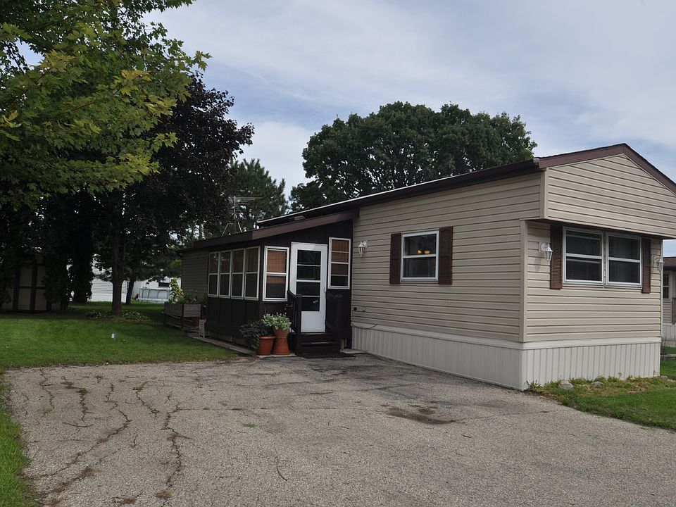 1st image of 60 Robin Dr