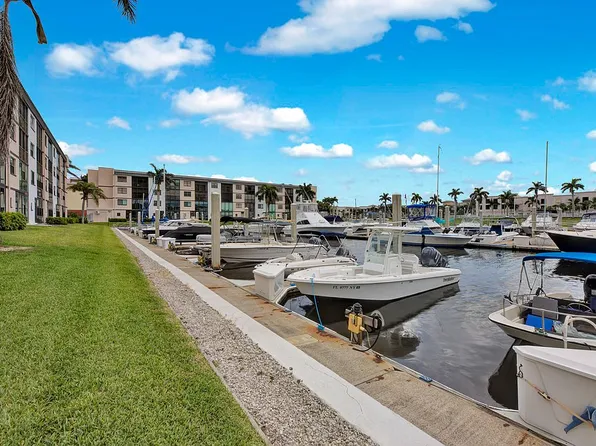 803 River Point Dr APT 107B, Naples, FL 34102