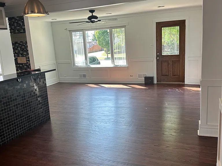 1123 Newberry Ave — Photo 6
