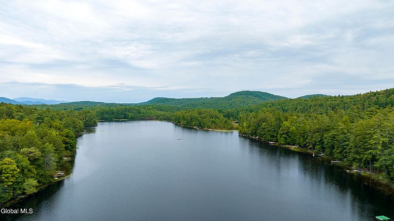 4th image of 426 E Kelm Pond Road