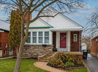 11 Fairside Ave #2, Toronto, ON M4C 3G8