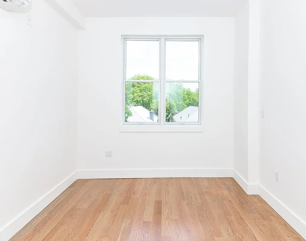 581 Ocean Parkway — Photo 4