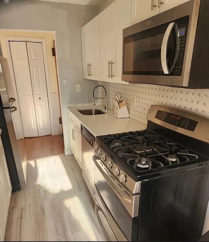 2 bed, 1.0 bath, 929 sqft, $2,500 — Photo 1